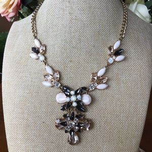 Gorgeous statement necklace